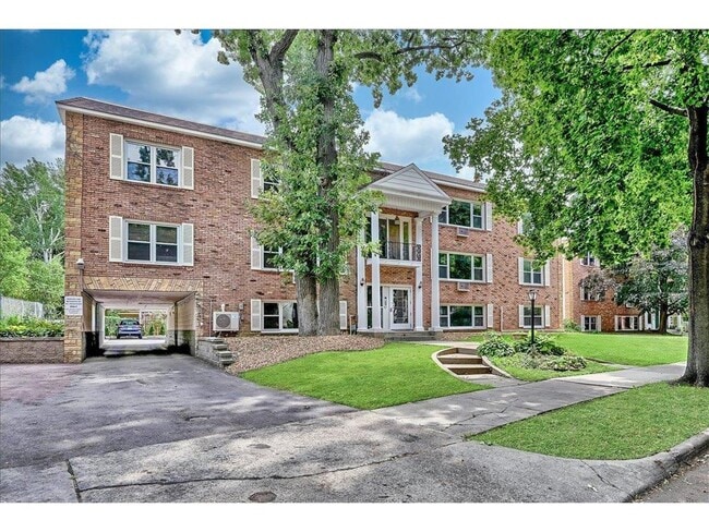 Building Photo - 401 Ridgewood Ave