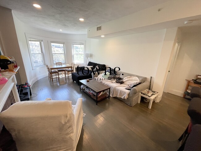 Foto del edificio - 1402 Beacon St