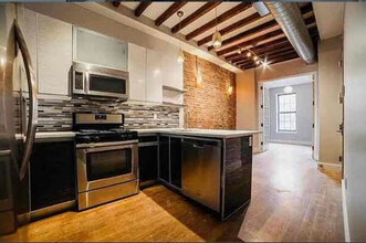 Building Photo - 404 Suydam St