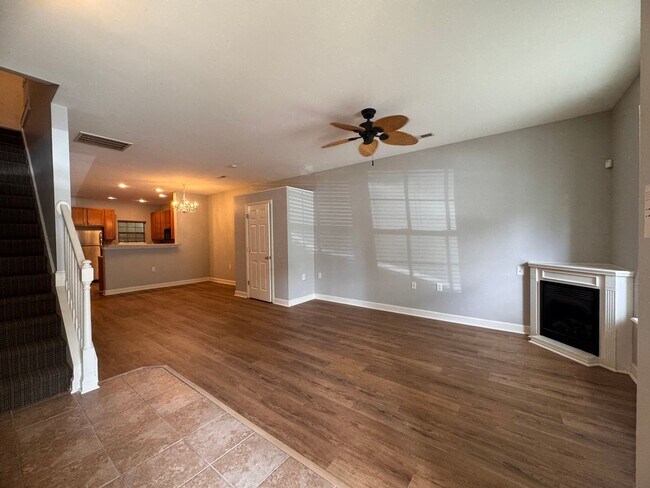 Foto del edificio - 2BR 2.5BA Townhome with Screened Porch