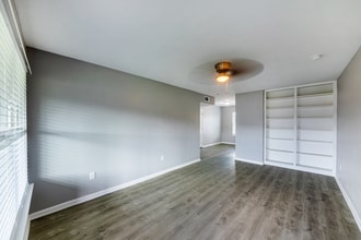 Building Photo - The Heights at Post Oak