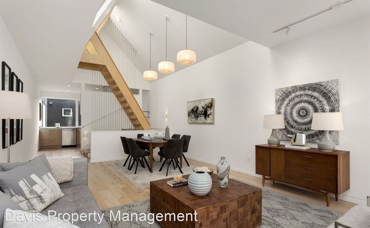 Primary Photo - 3 br, 2 bath House - 339 16th Ave E, UNIT B