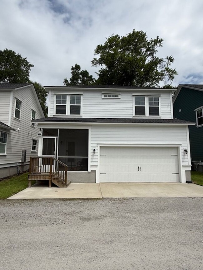 Foto del edificio - Quaint Neighborhood Living: Spacious 3 Bed...