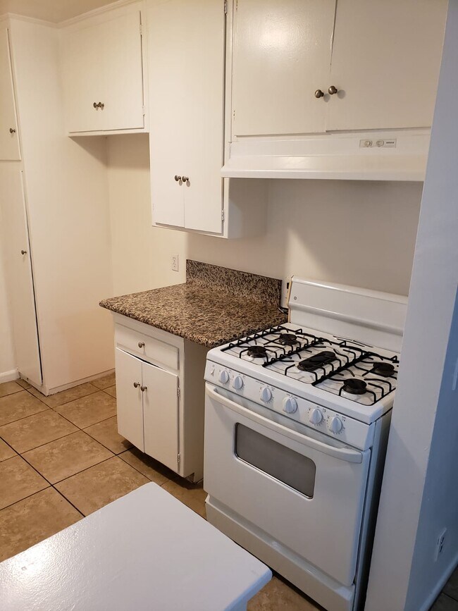 Building Photo - 14417 Valerio St