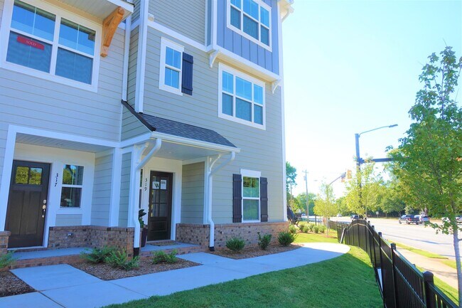 Photo - 319 Pete Hollis Blvd House