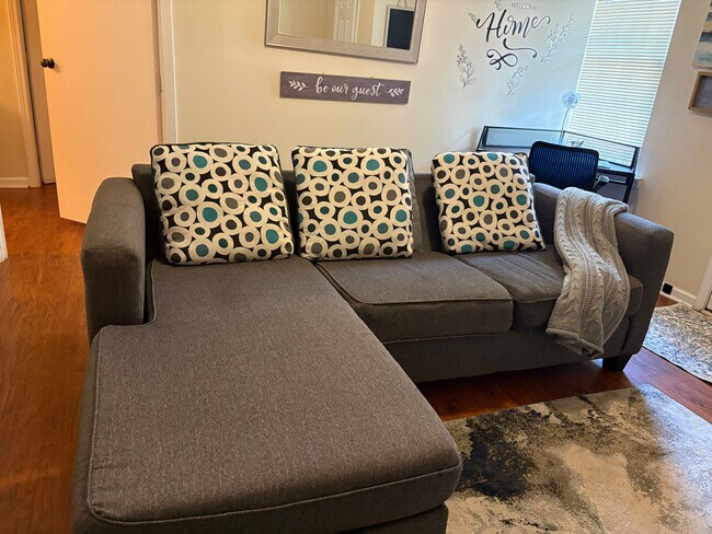 Foto del edificio - Room in Apartment on Hill Station Ct