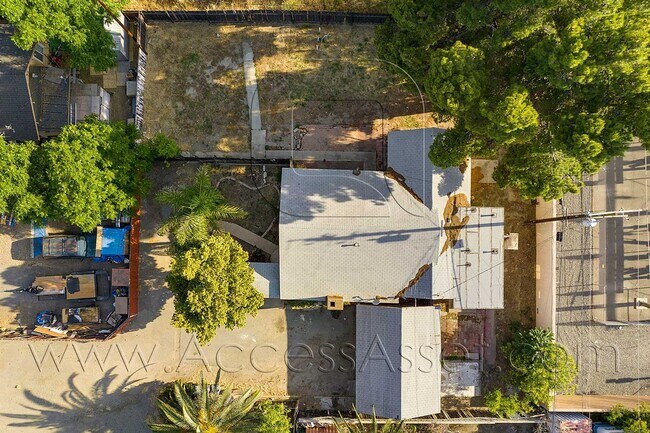 Building Photo - Charming 4 Bed/ 1.5 Bath Home In The Heart...