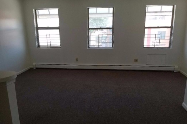 Building Photo - 1471 Gates Ave