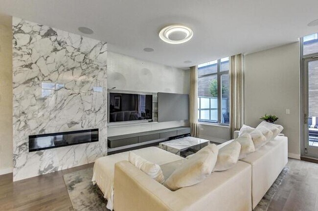 Foto del edificio - 540 W Webster Ave