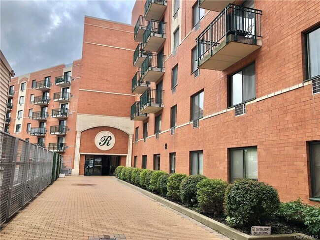 Building Photo - 123 Mamaroneck Ave