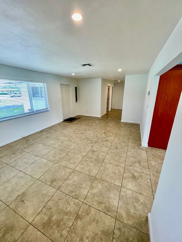 Building Photo - 4430 W Broward Blvd