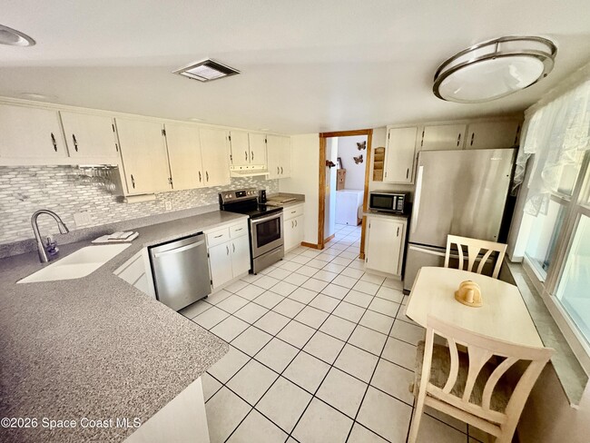 Building Photo - 585 Crystal Mist Rd NW