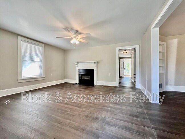 Foto del edificio - 11721 Six Forks Rd