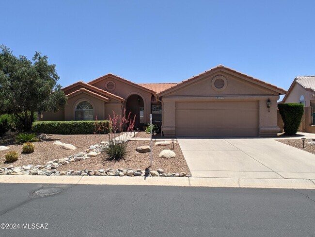 Foto del edificio - 63945 E Orangewood Ln