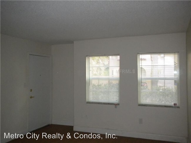 Building Photo - 726 Edgewater Dr