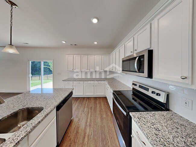 Foto del edificio - 4009 Birchfield Pl