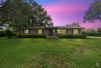 Building Photo - 1300 NE 48th Avenue Rd