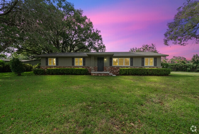Building Photo - 1300 NE 48th Avenue Rd