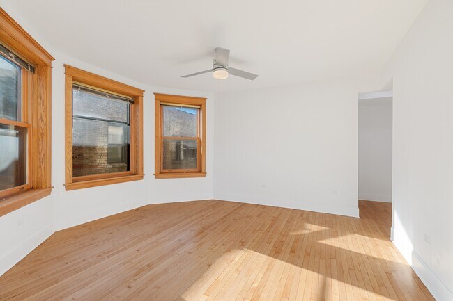 Building Photo - 2623 N Kimball Ave