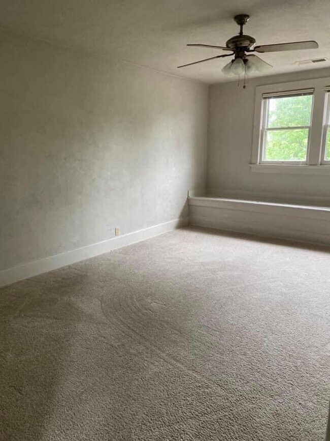 Foto del edificio - 720 SE Riverside Dr