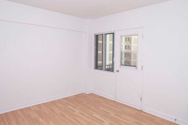 Photo du bâtiment - 3455 Rue Aylmer