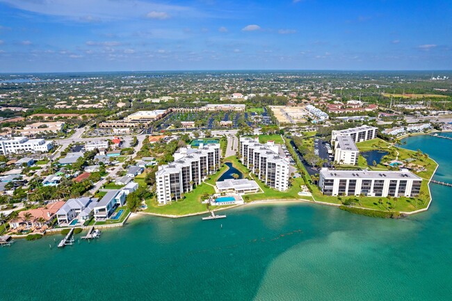 Foto del edificio - 19800 Sandpointe Bay Dr