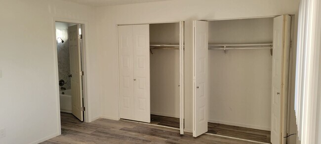 Building Photo - Newly renovated, new appliances, - Two bed...