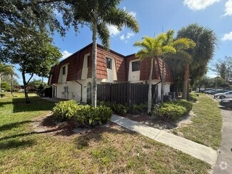 Building Photo - 2221 White Pine Cir