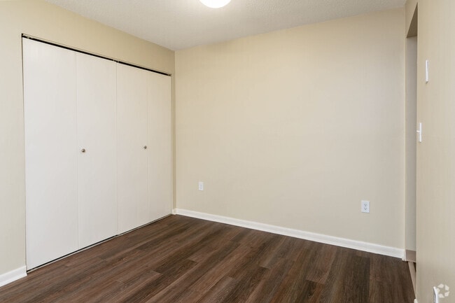1BR, 1BA - 684SF - Dining Room - Mill Pond Village