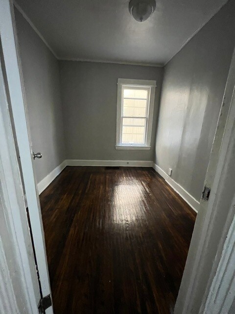 Building Photo - 62 Miller St