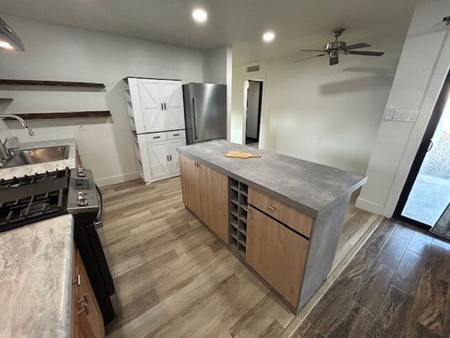 Building Photo - ** MOVE IN SPECIAL- $500.00 off first months rent**