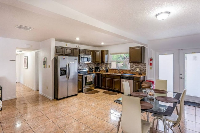 Photo - 2721 Raeford Rd Apartment