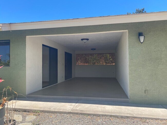 Foto del edificio - Spacious 3-Bedroom Home with Garage, Lanai...