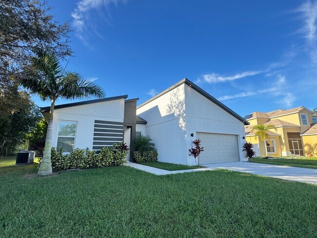 Building Photo - $300 off of a month of rent!! BEAUTIFUL 4 Bedroom, 2 Bathroom BRAND NEW Home in Poinciana!! CABLE...