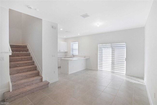 Building Photo - 3 br, 2.5 bath Townhome - 16278 SW 291st St