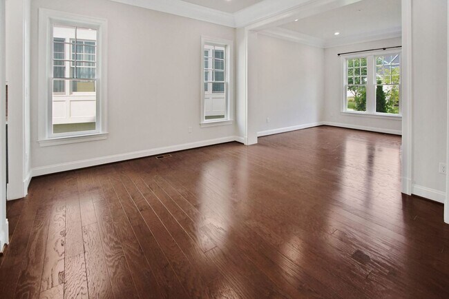 Foto del edificio - 5 Bed 4.5 Bath - Bethesda Single Family - ...