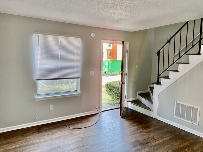 Foto del edificio - Townhouse North GA Off Battlefield Pkwy! 2...