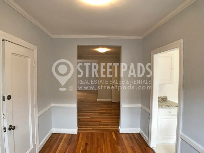 Building Photo - 1141 Beacon St