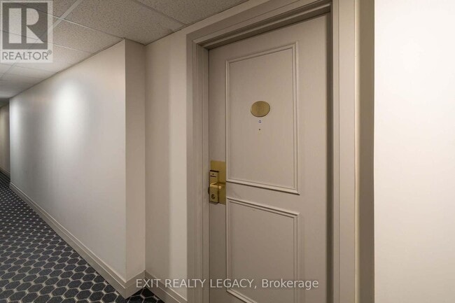 Building Photo - 2737 Keele St