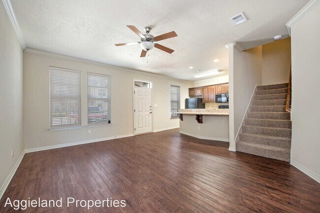 Building Photo - 3 br, 3.5 bath House - 515 Forest Dr.