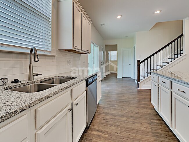 Foto del edificio - 107 Parkside Blvd