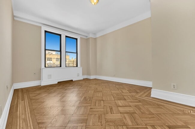 Building Photo - 220 W 98th St