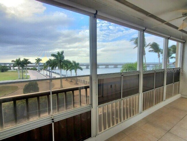 Foto del edificio - 150 Harborside Ave