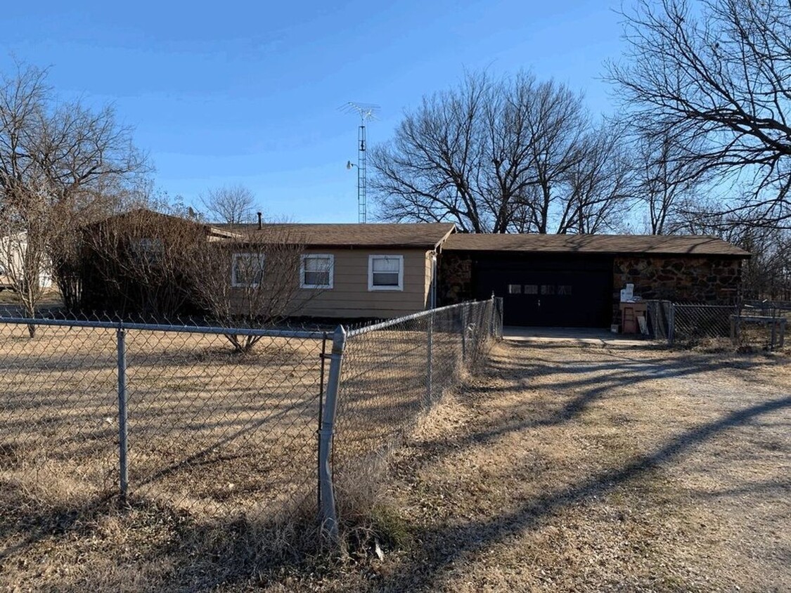 Primary Photo - 3 Bed / 1 Bath in Oologah!