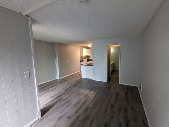 Building Photo - Amazing Sixty-01 Village Studio Apartment!