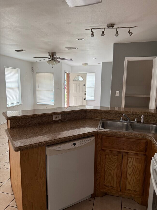 Foto del edificio - 1304 W Kiwi Ave