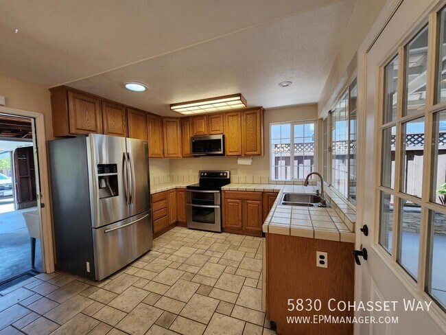 Foto del edificio - 5830 Cohasset Way