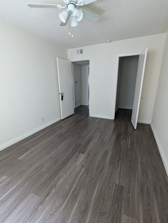 Primary Photo - 383 N Prospero Dr