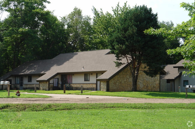 Bluestem Apartments - (NW) 32-Unit Apartment Complex