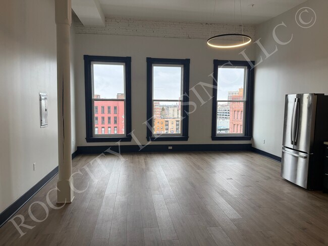 Building Photo - 151 St Paul St